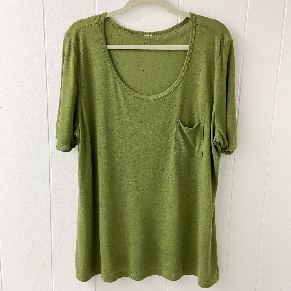 super soft green t-shirt, green pocket tee, scoop neck pocket t-shirt